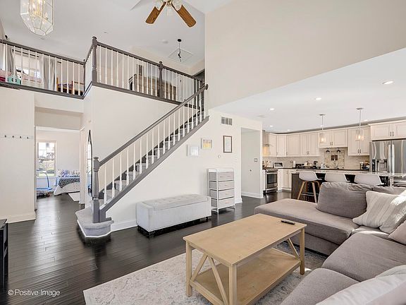 3rd image of 210 Stoneybrook Ln