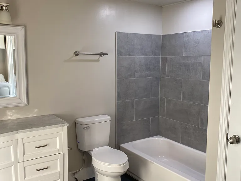 1116 N Royal Ave #2 — Photo 10