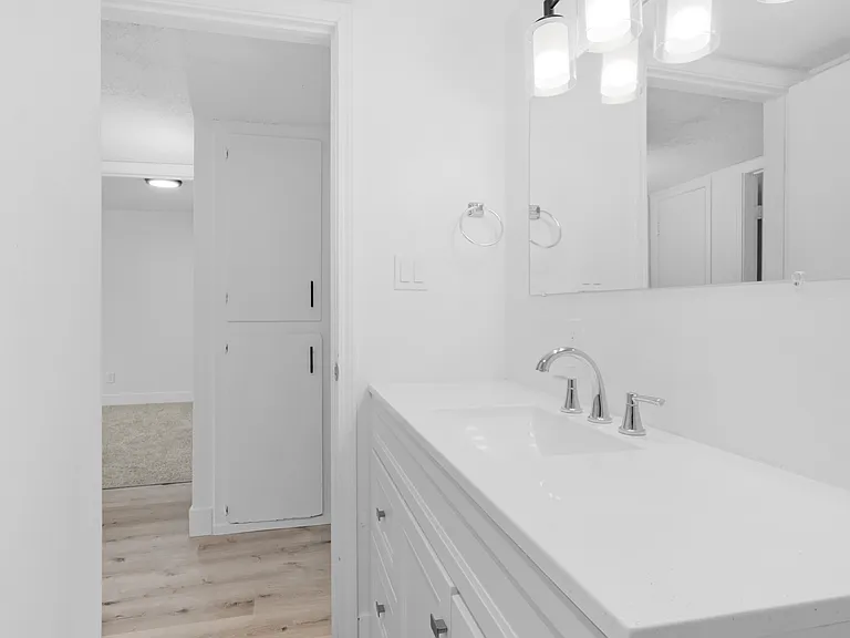 Shelfield Apartments — Photo 31