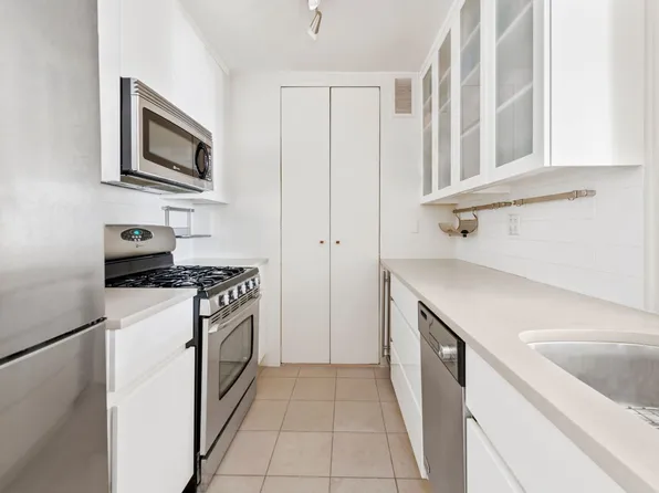 350 West 50th Street image 5 of 7