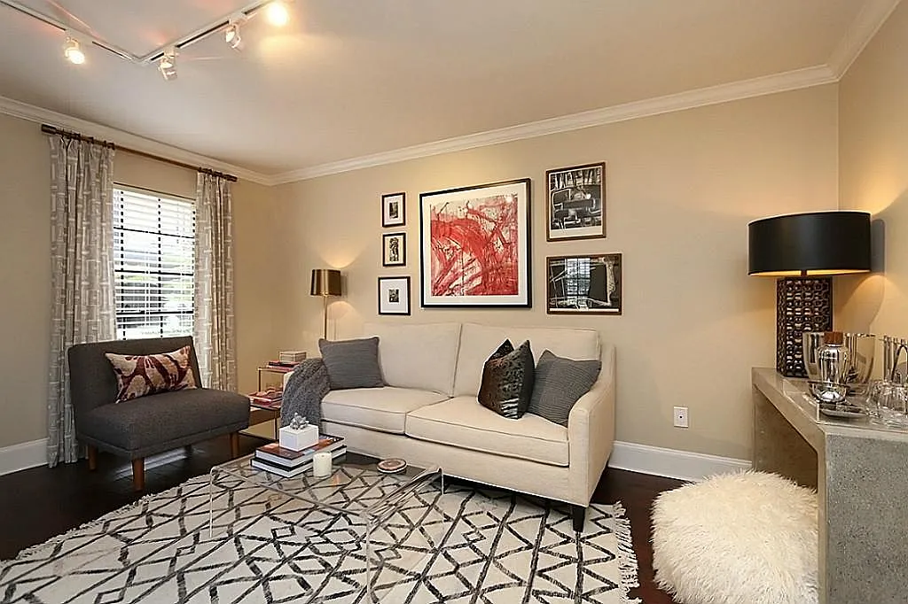3402 Garrott St — Photo 3