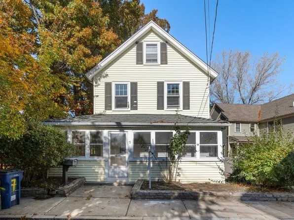 7 Larch Pl, Roslindale, MA 02131