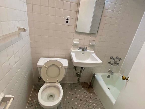 4th image of 64 Thompson St #3E