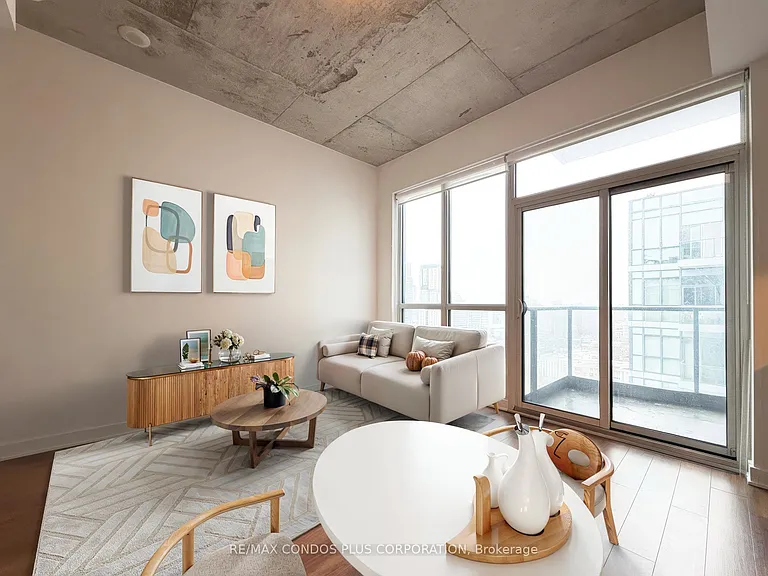 210 Simcoe St #2410 — Photo 4