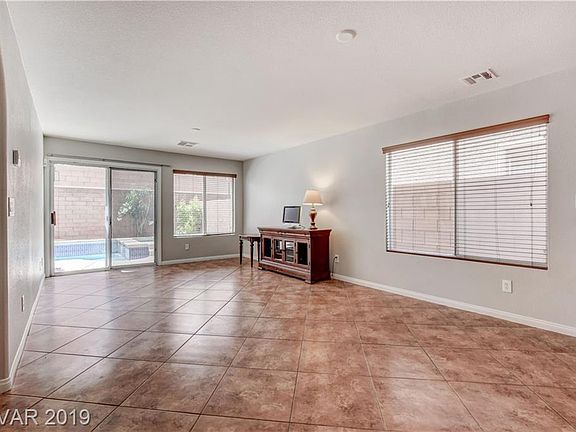 3rd image of 10081 Tenerife St