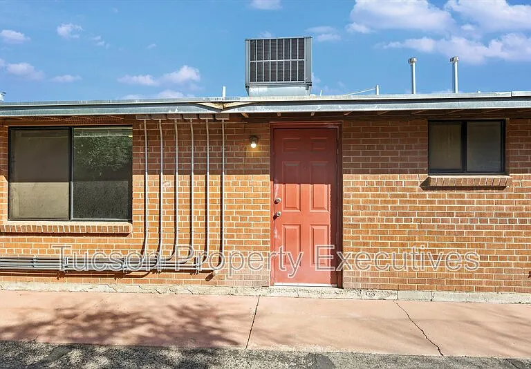 1638 N Beverly Ave — Photo 19
