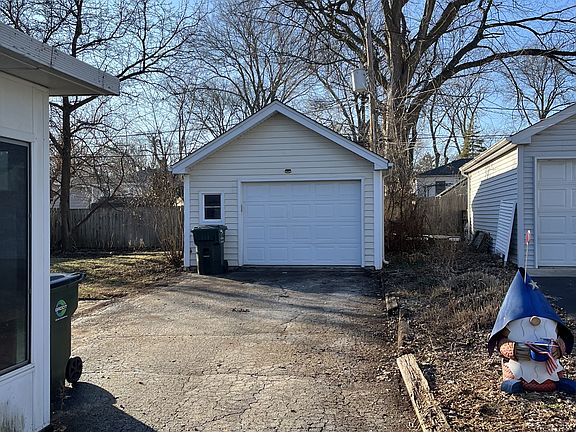 2nd image of 324 N Schubert St