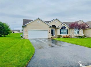 6486 Black Diamond Ln, Lambertville, MI 48144