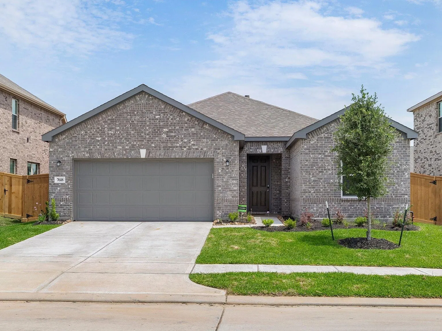 3 bed, 2.0 bath, 1836 sqft, $2,300 — Photo 2