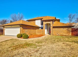 2404 Holly Ct, Euless, TX 76039