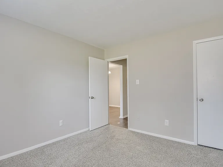 Hunters Run Apartments — Photo 14