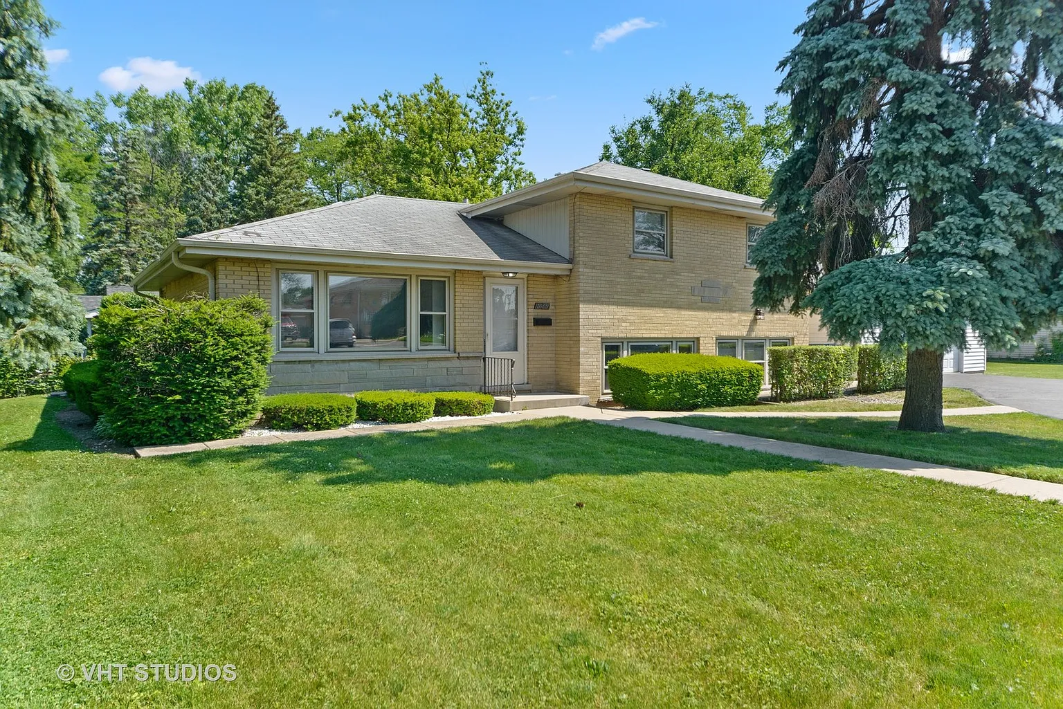 10560 Schubert Ave photo 1