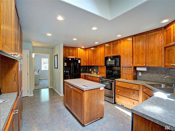 4th image of 920 76th Avenue Ct E