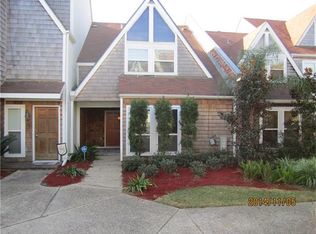 8 Spinnaker Ln, New Orleans, LA 70124