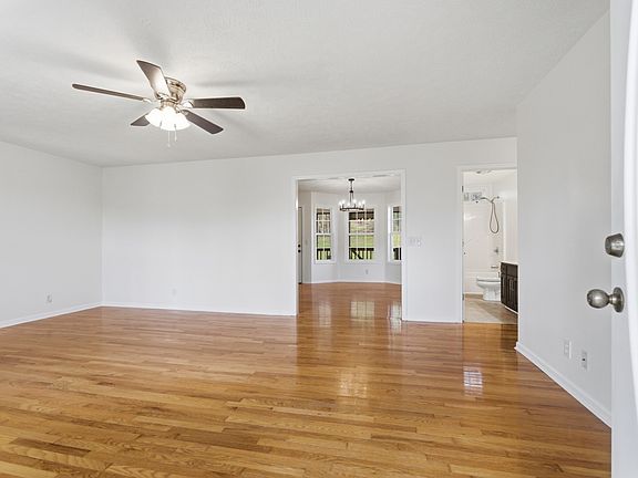 5th image of 118 Matt Dr