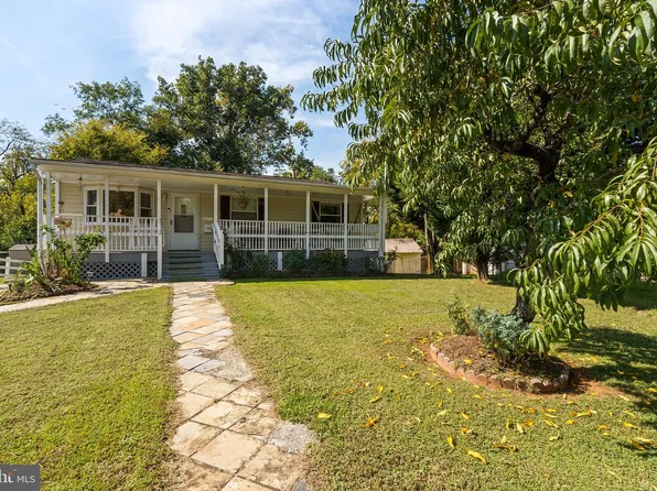 7916 Manassas Dr, Manassas, VA 20111