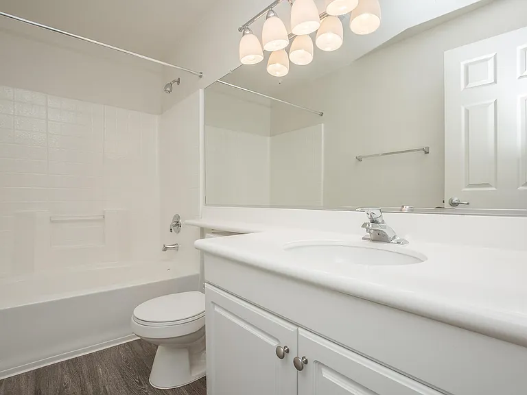 Laurel Canyon Apartment Homes — Photo 38
