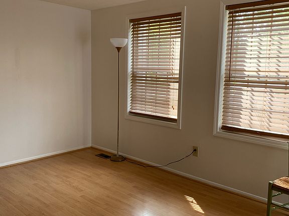 3rd image of 2916 Hollyhead Dr
