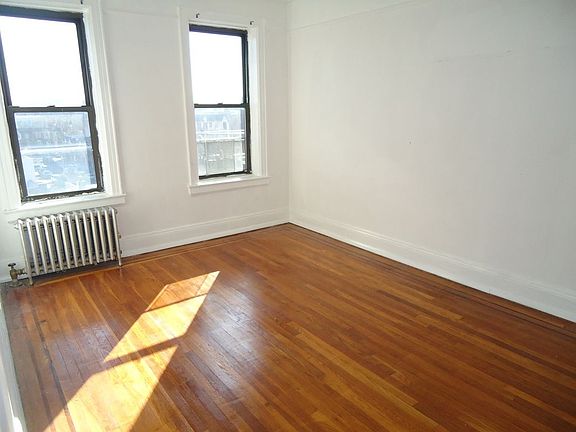 2nd image of 3216 Crescent St APT K6