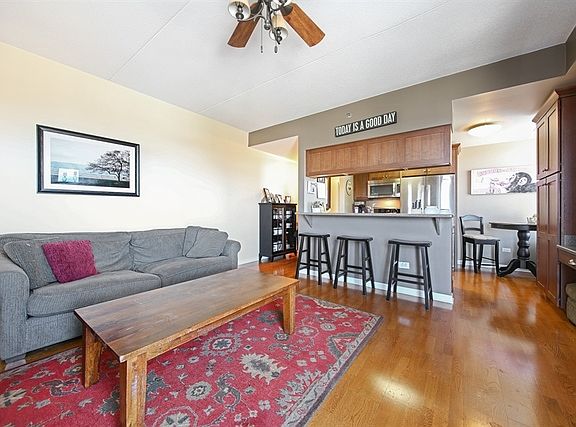 3rd image of 400 Village Cir Unit 110