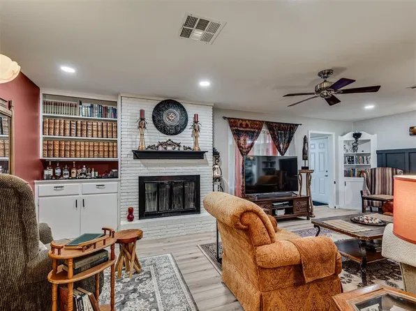 2620 Abbey Rd, The Village, OK 73120