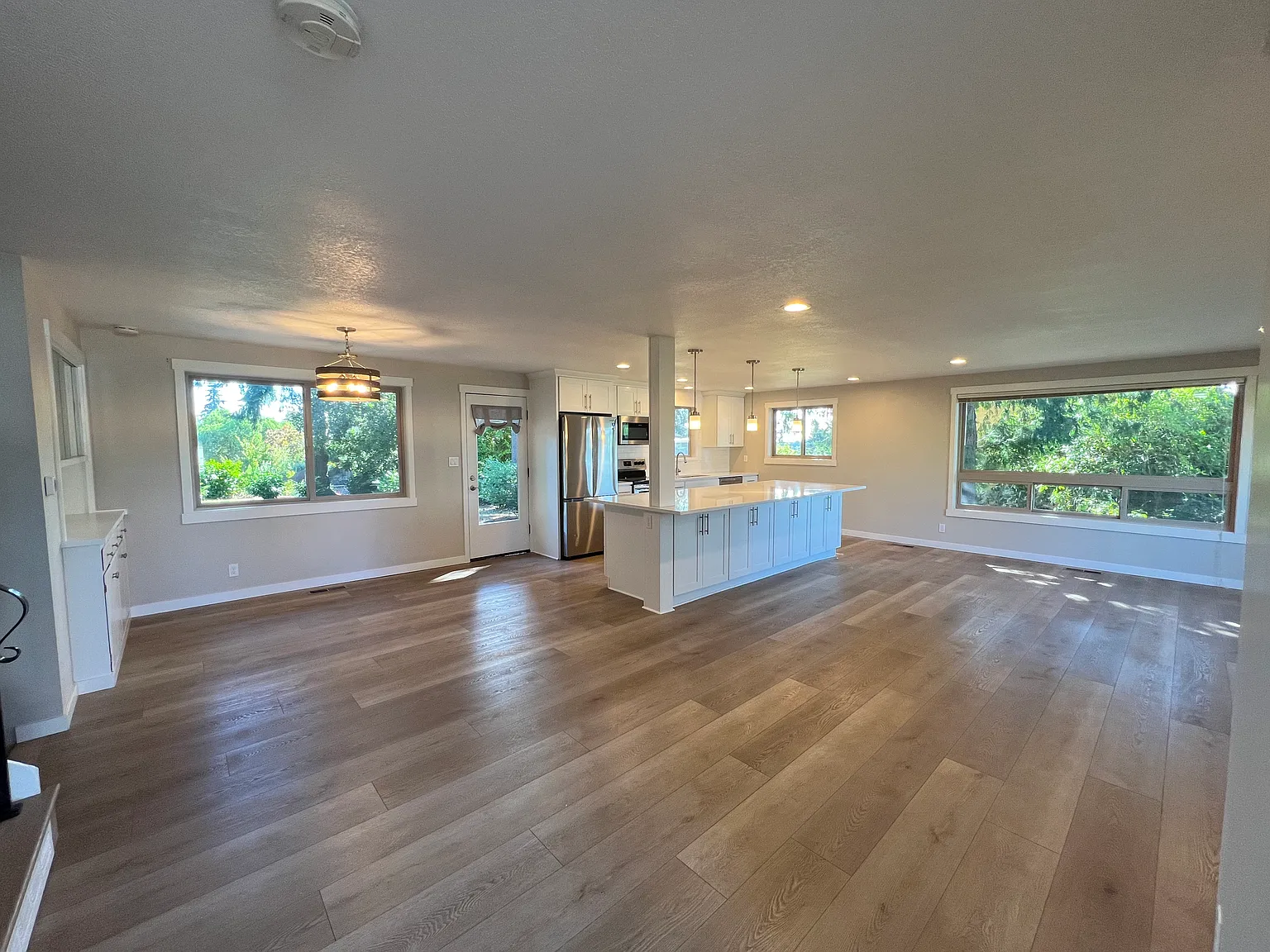 4 bed, 1.5 bath, 1700 sqft, $3,850 — Photo 2