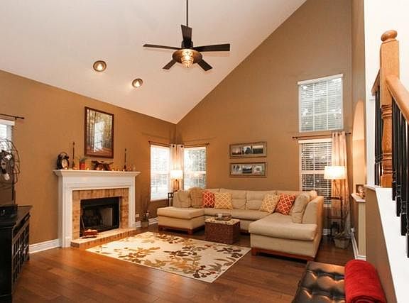 3rd image of 481 Haywood Dr
