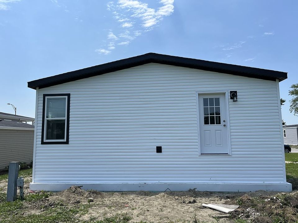 2nd image of 8 Swan Ln #8SWAN
