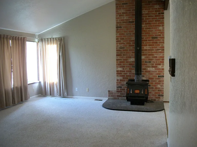 83 NW Nichols Ave — Photo 13