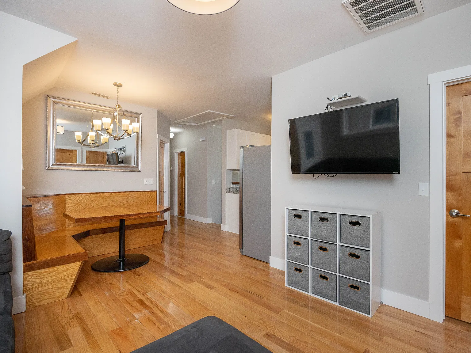 827 E University - 2 — Photo 2