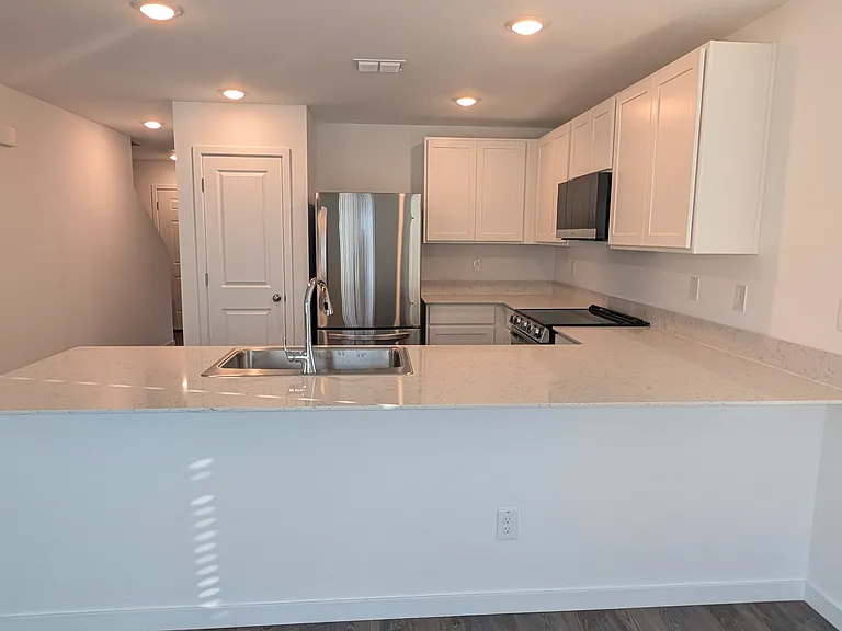 334 W Park View Ln — Photo 4