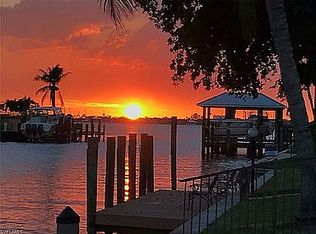 824 N Town And River Dr, Fort Myers, FL 33919