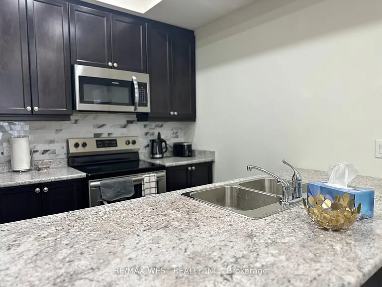 25 Heron Park Pl #3 — Photo 5