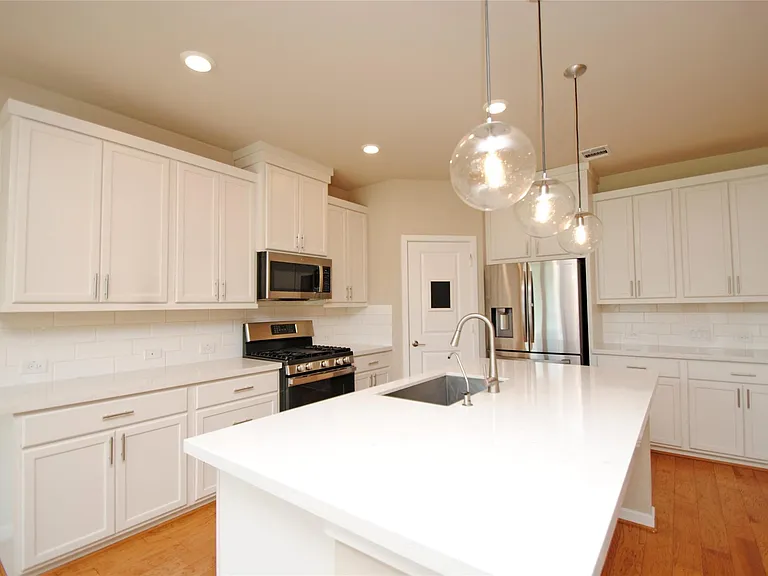 8326 Oakland Heights Ln — Photo 30