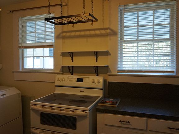 4th image of 104 E Alden Ave