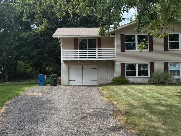 4472 King Arthur Dr, Uniontown, OH 44685