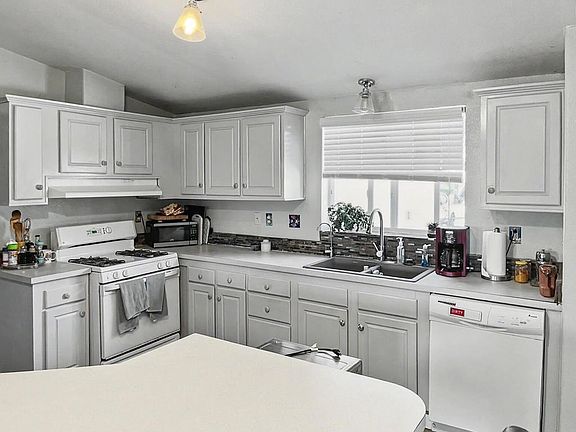 3rd image of 1023 S Marina Dr