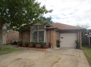 132 Cotton Dr, Lake Jackson, TX 77566