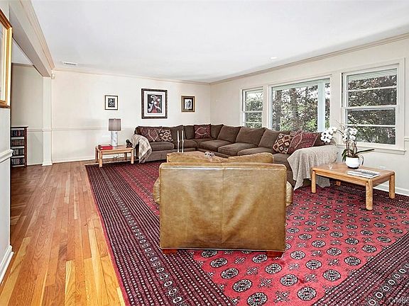 5th image of 21 Douglas Circle