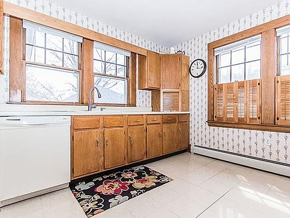 5th image of 58 Fairmont Ave