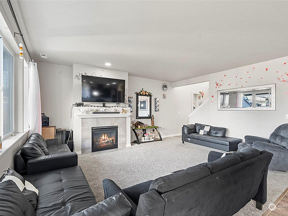 5th image of 2521 200th Street Ct E