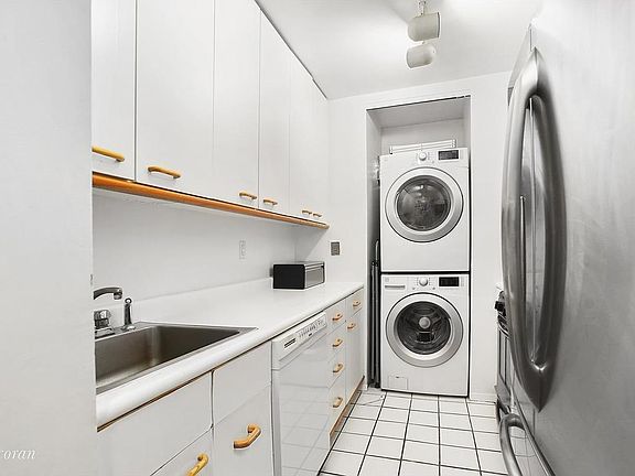 4th image of 350 W 50th St APT 29E