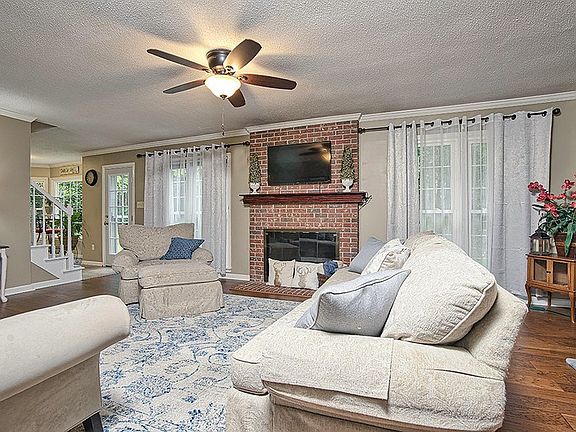 5th image of 202 Harvest Ln