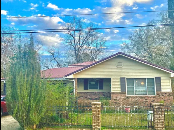 328 Dr Martin Luther King Dr, Waynesboro, MS 39367