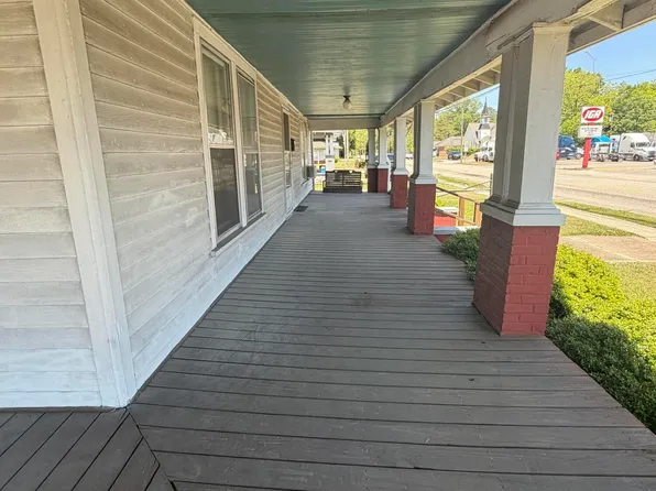 209 N Pollock Street, Selma, NC 27576