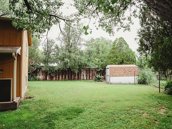 3rd image of 213 Willow Valley Dr