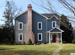 1 Maplewood St, Glen Head, NY 11545