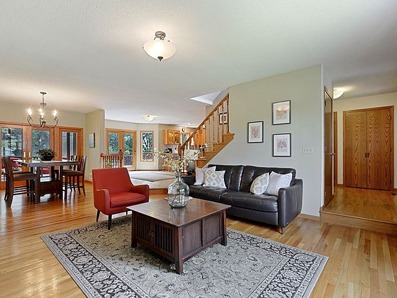5th image of 2704 Horseshoe Ln
