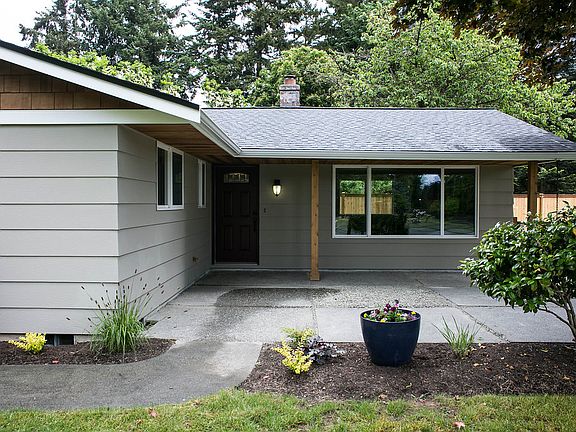 4th image of 8009 38th Dr NE
