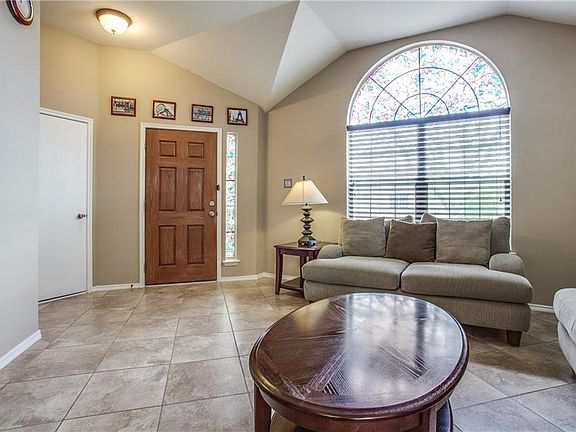 5th image of 209 Waterford Dr